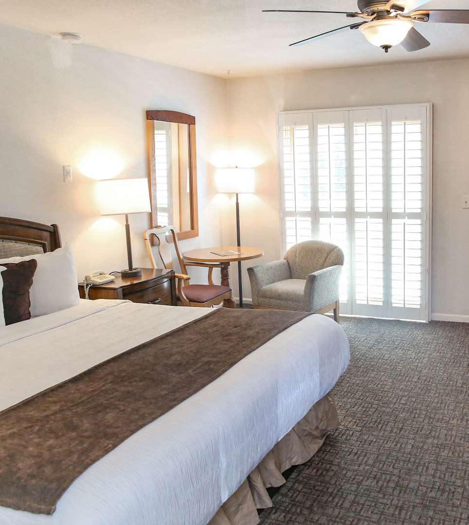 SPACIOUS, MODERN, AND WELL-APPOINTED CHOOSE FROM OUR IMPRESSIVE ARRAY OF GUEST ROOMS